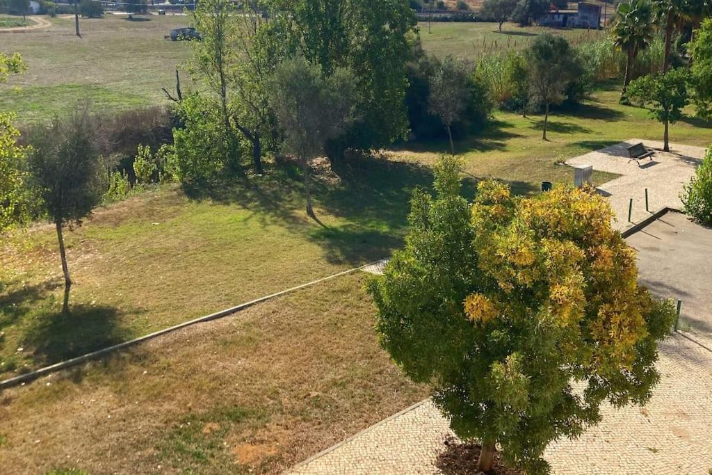 Vivenda Espacosa E Luminosa Villa Quelfes Екстериор снимка