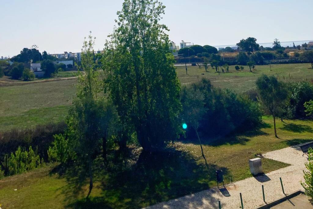 Vivenda Espacosa E Luminosa Villa Quelfes Екстериор снимка