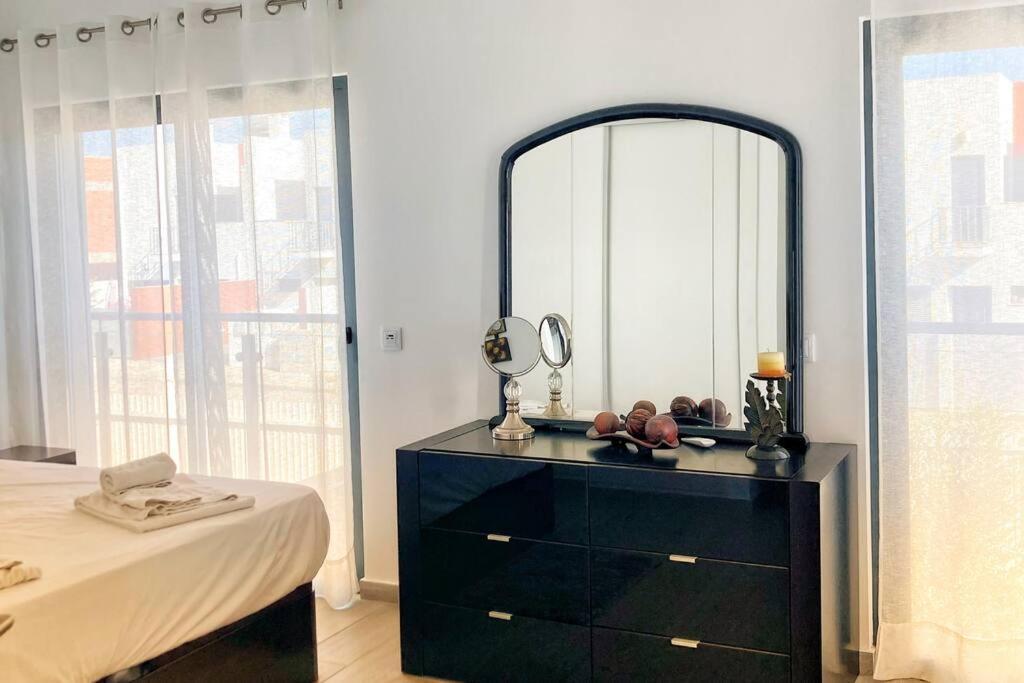 Vivenda Espacosa E Luminosa Villa Quelfes Екстериор снимка